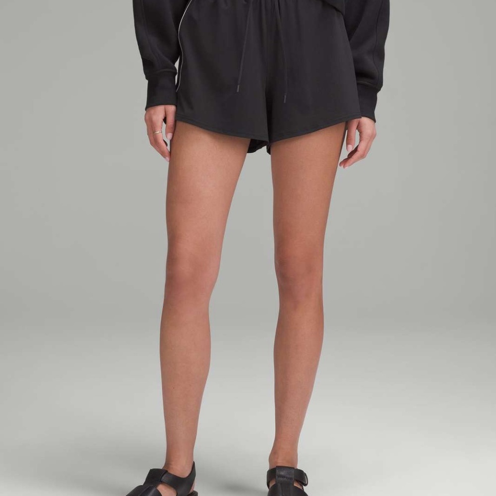 Lululemon Lightweight High-Rise Relaxed Short 3" *Long Liner Black Size 6